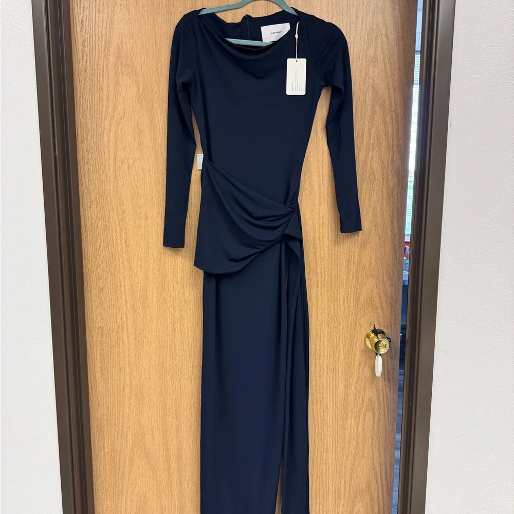 Elegant Black Long Sleeve Dress - Picture 5 of 10